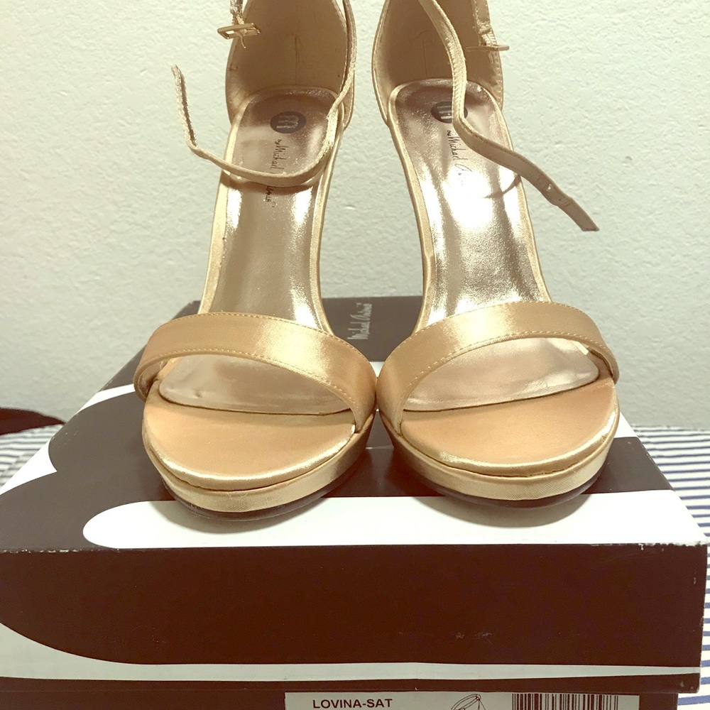 Satin champagne color heel size 9.